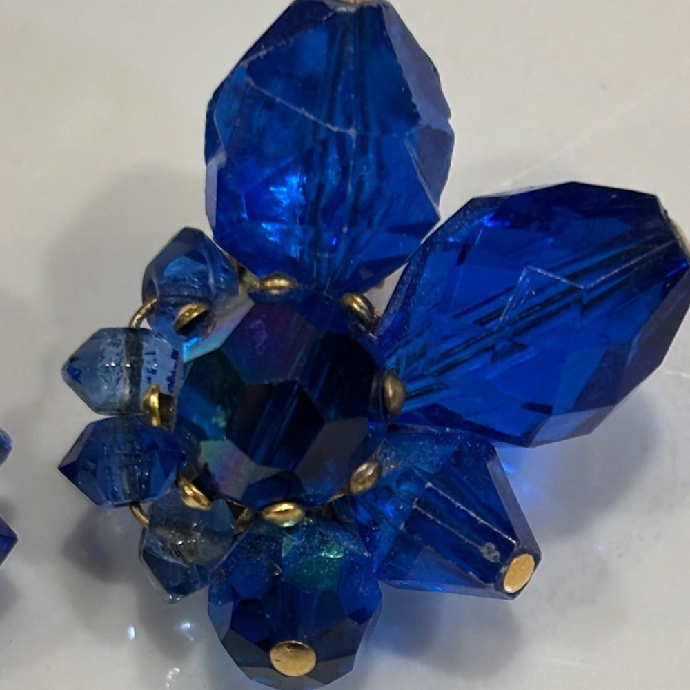 Vintage Carnegie Signed Blue Crystal Clip-On Earrings Aurora Borealis Statement - Picture 4 of 4